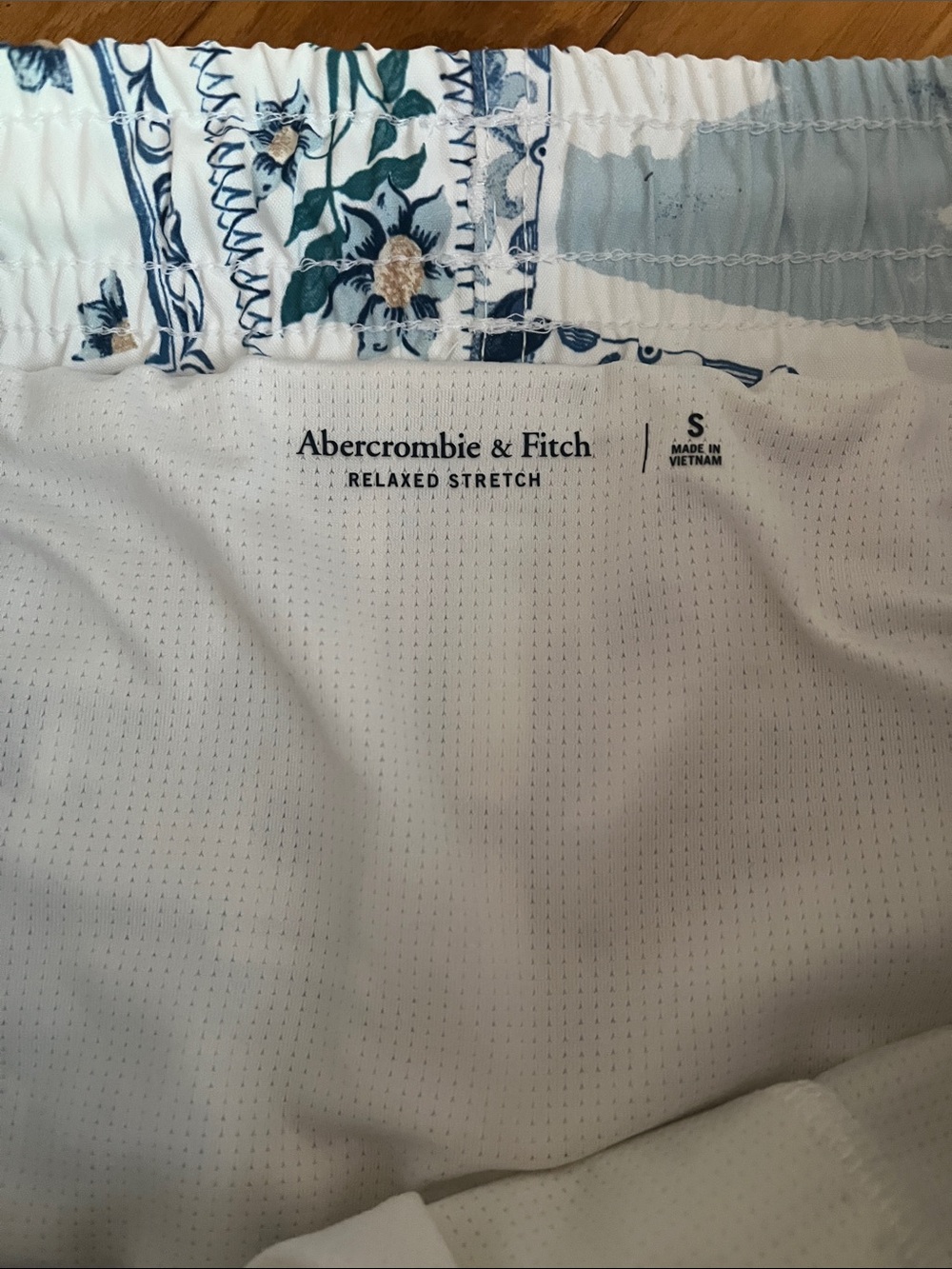 A&F Abercrombie & Fitch 6 Inch Cabana Postcard Swim Shorts Small Resort Vacation - Picture 3 of 3